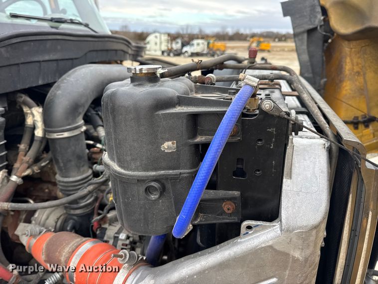 image for item EN0898 2011 International 7500 dump truck