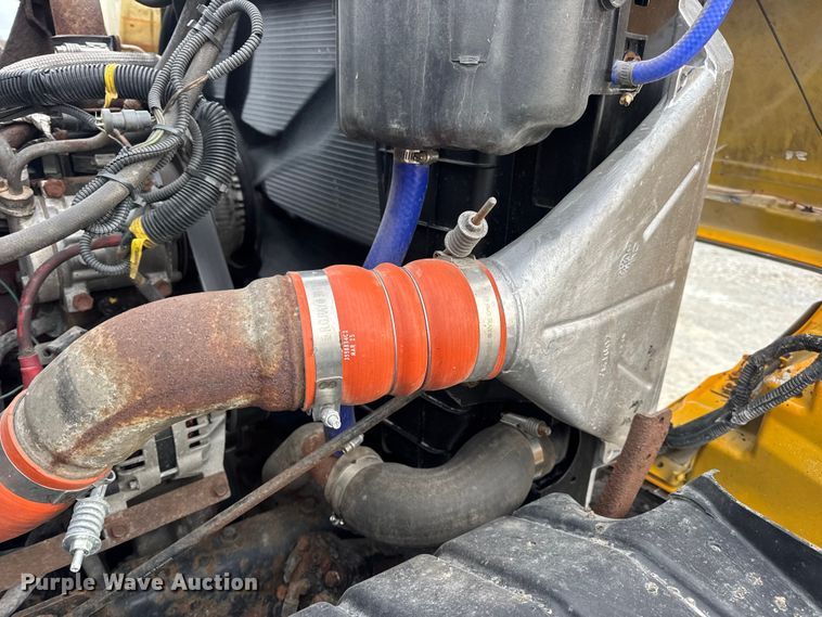 image for item EN0898 2011 International 7500 dump truck