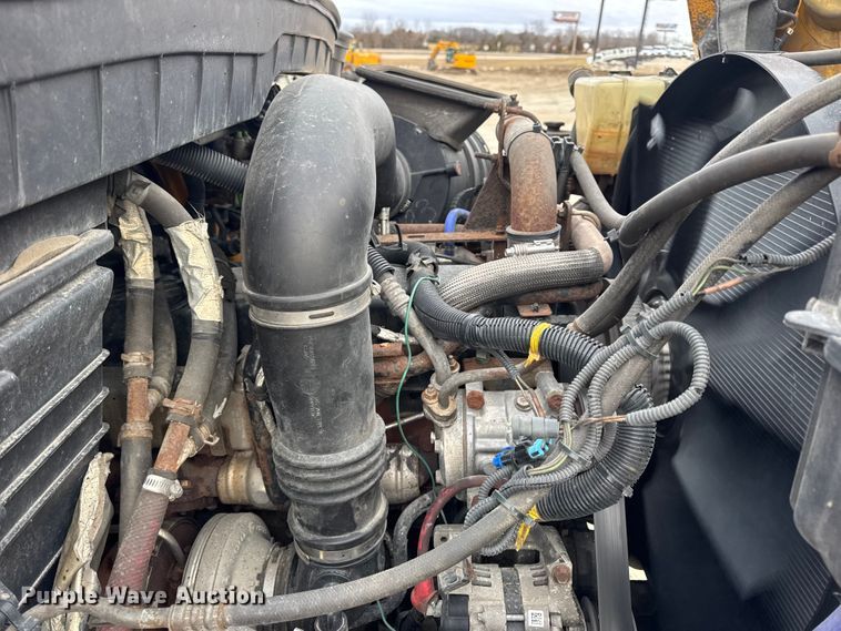 image for item EN0898 2011 International 7500 dump truck