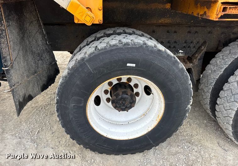 image for item EN0898 2011 International 7500 dump truck