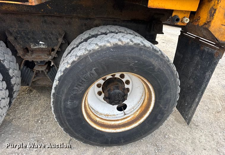 image for item EN0898 2011 International 7500 dump truck