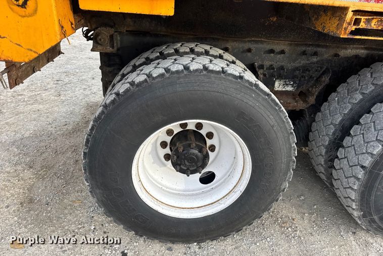 image for item EN0898 2011 International 7500 dump truck