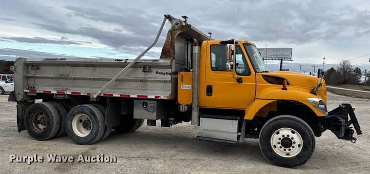 image for item EN0899 2016 International 7500 SFA dump truck