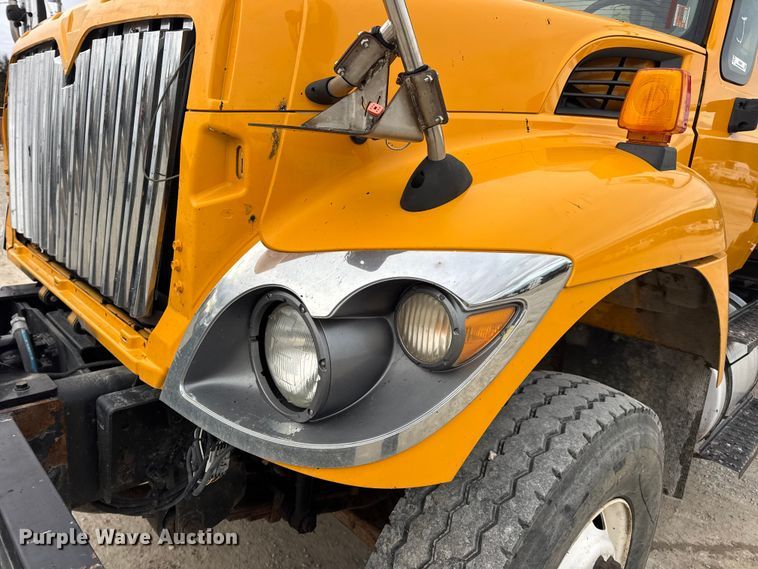 image for item EN0899 2016 International 7500 SFA dump truck