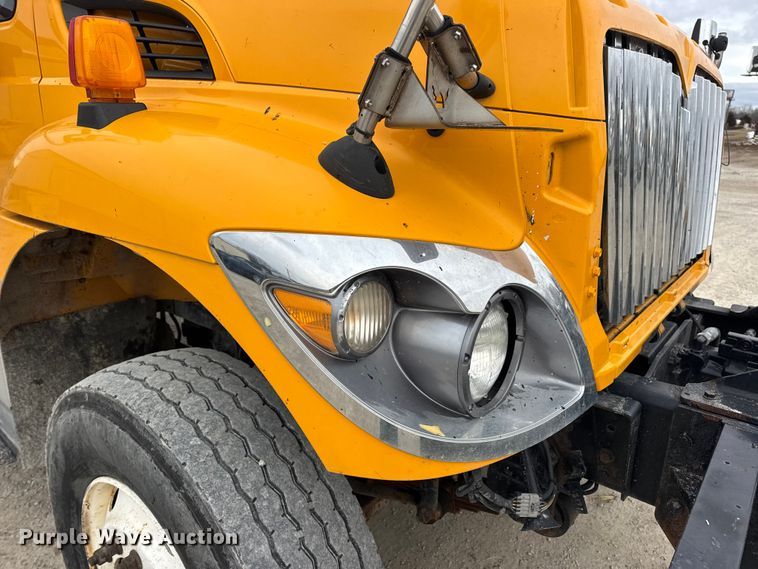 image for item EN0899 2016 International 7500 SFA dump truck