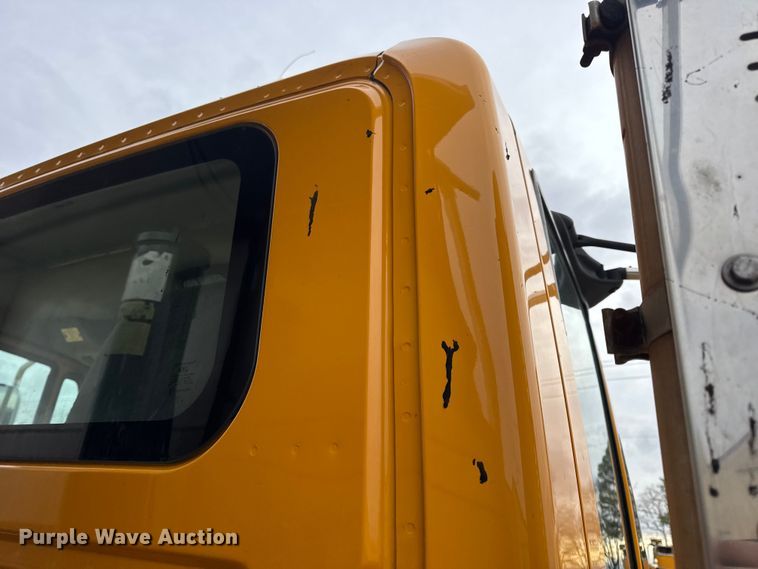 image for item EN0899 2016 International 7500 SFA dump truck