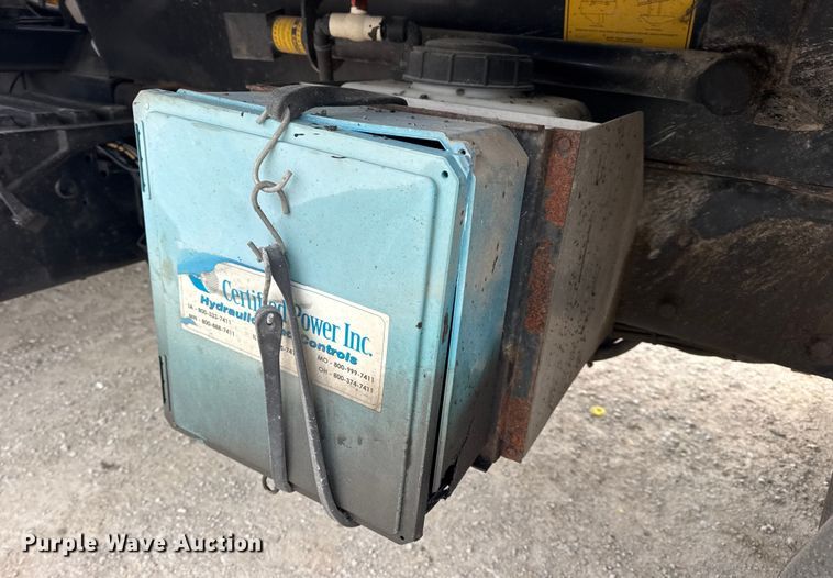 image for item EN0899 2016 International 7500 SFA dump truck