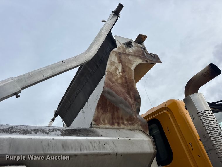 image for item EN0899 2016 International 7500 SFA dump truck