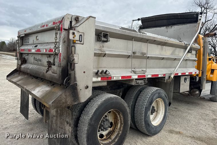 image for item EN0899 2016 International 7500 SFA dump truck