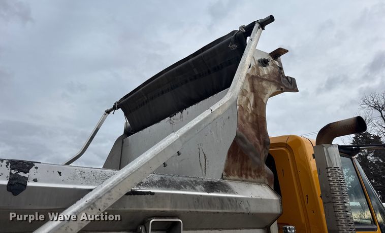 image for item EN0899 2016 International 7500 SFA dump truck