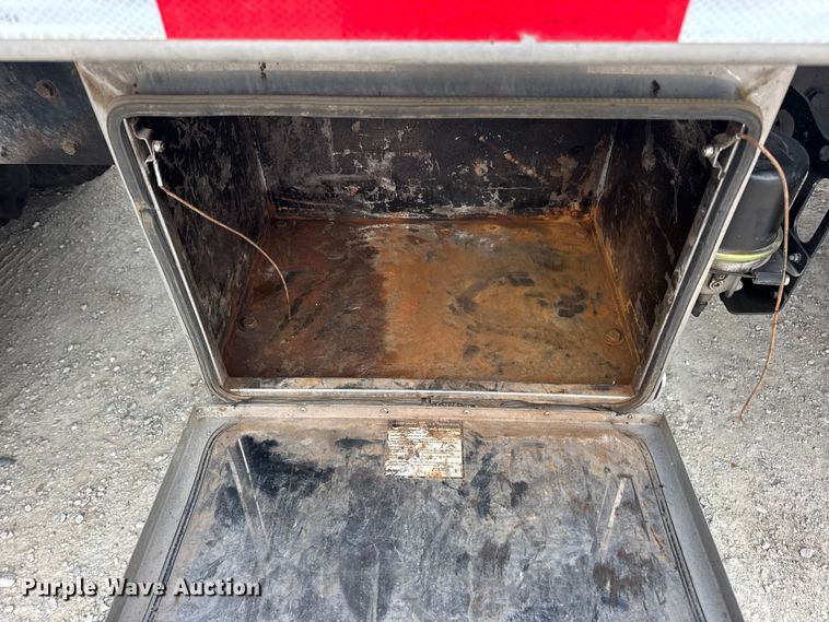 image for item EN0899 2016 International 7500 SFA dump truck