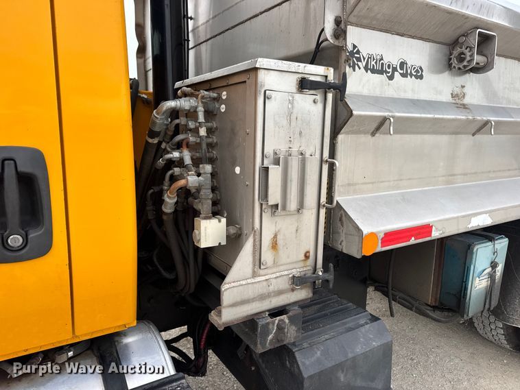 image for item EN0899 2016 International 7500 SFA dump truck