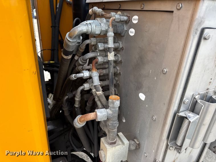 image for item EN0899 2016 International 7500 SFA dump truck