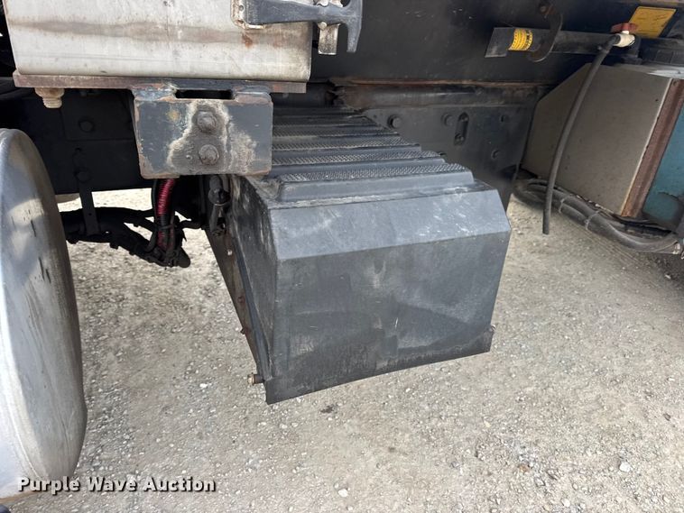 image for item EN0899 2016 International 7500 SFA dump truck