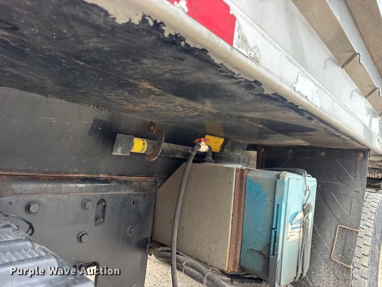 image for item EN0899 2016 International 7500 SFA dump truck