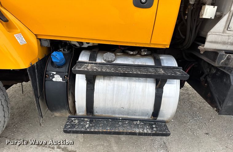 image for item EN0899 2016 International 7500 SFA dump truck