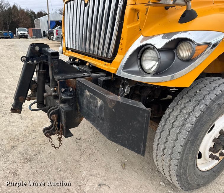 image for item EN0899 2016 International 7500 SFA dump truck