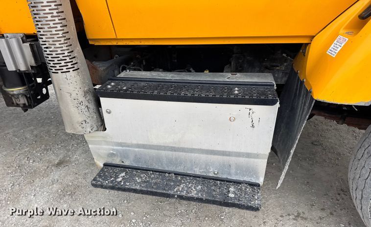 image for item EN0899 2016 International 7500 SFA dump truck