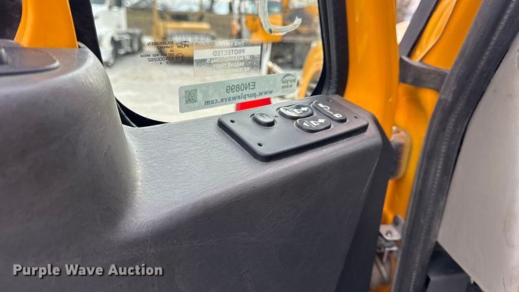 image for item EN0899 2016 International 7500 SFA dump truck