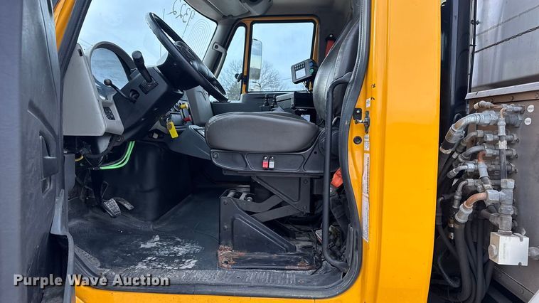 image for item EN0899 2016 International 7500 SFA dump truck