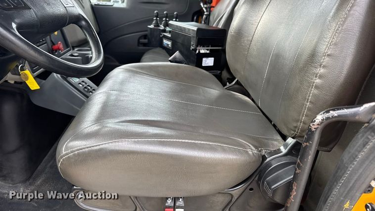 image for item EN0899 2016 International 7500 SFA dump truck