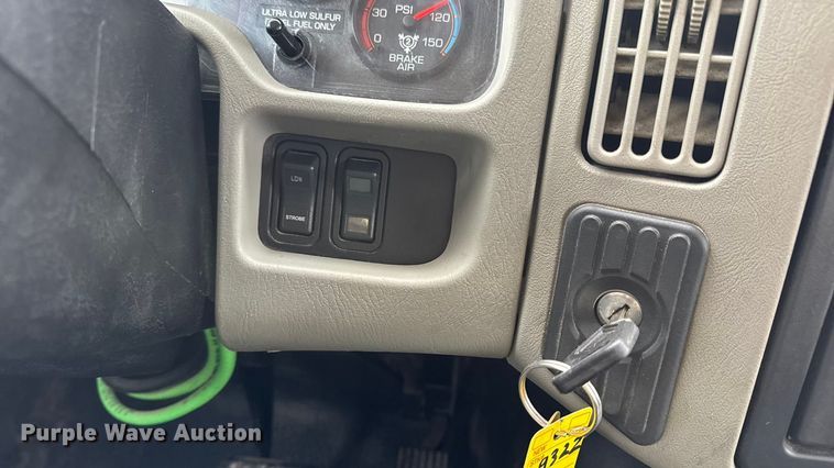 image for item EN0899 2016 International 7500 SFA dump truck