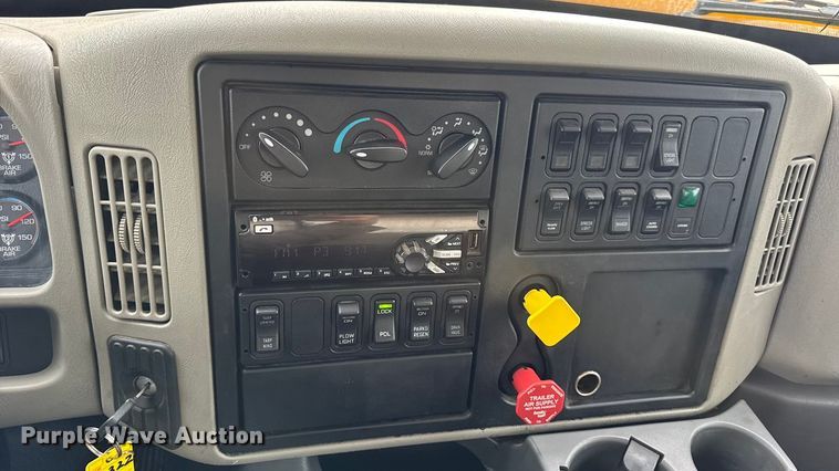 image for item EN0899 2016 International 7500 SFA dump truck