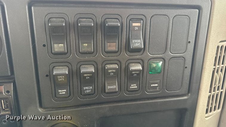 image for item EN0899 2016 International 7500 SFA dump truck