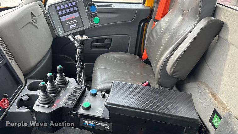 image for item EN0899 2016 International 7500 SFA dump truck