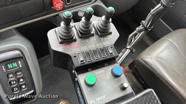 image for item EN0899 2016 International 7500 SFA dump truck