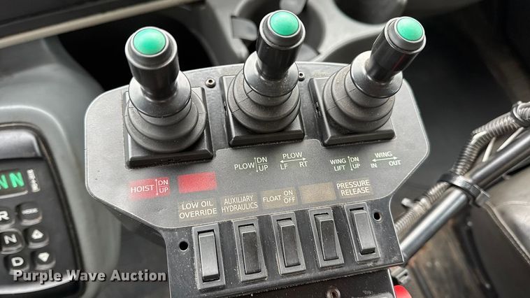 image for item EN0899 2016 International 7500 SFA dump truck