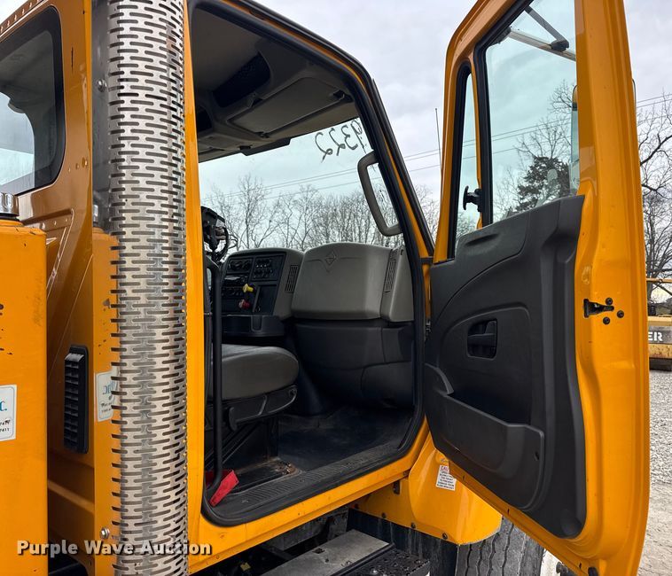 image for item EN0899 2016 International 7500 SFA dump truck