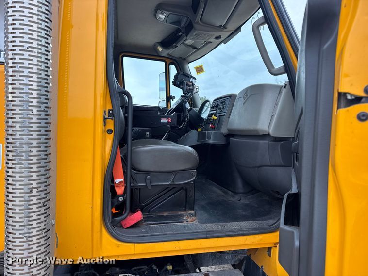 image for item EN0899 2016 International 7500 SFA dump truck