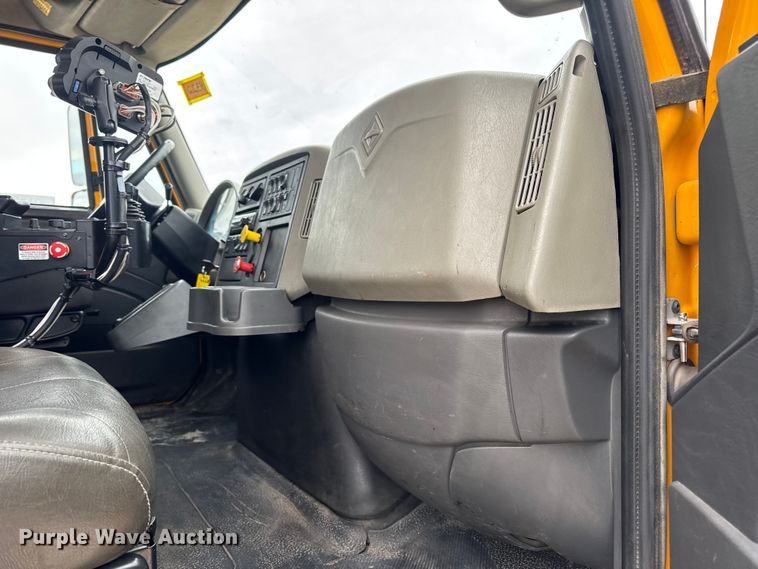 image for item EN0899 2016 International 7500 SFA dump truck