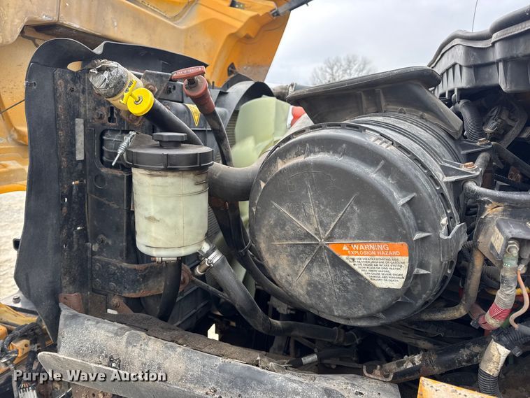 image for item EN0899 2016 International 7500 SFA dump truck