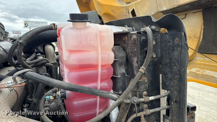 image for item EN0899 2016 International 7500 SFA dump truck