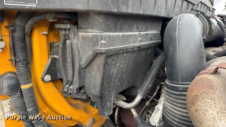 image for item EN0899 2016 International 7500 SFA dump truck