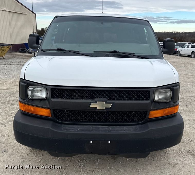 image for item EN0900 2015 Chevrolet Express 3500 van