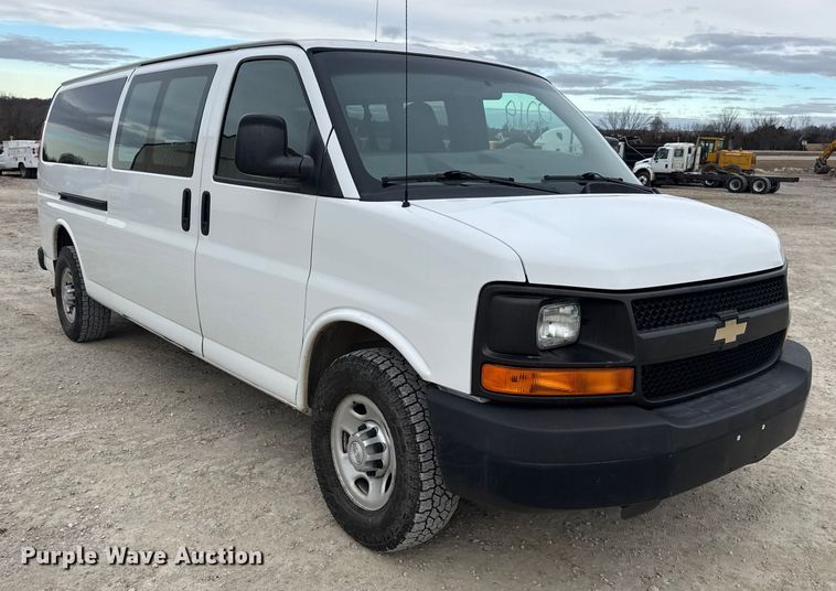 image for item EN0900 2015 Chevrolet Express 3500 van