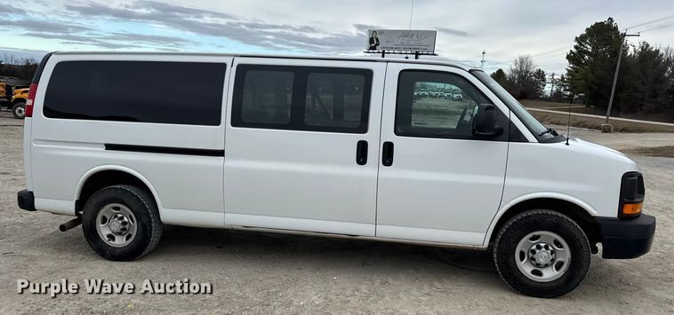 image for item EN0900 2015 Chevrolet Express 3500 van