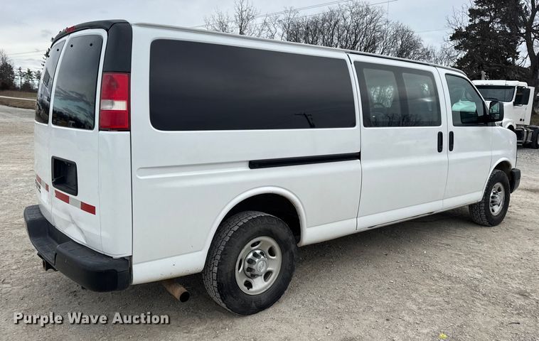 image for item EN0900 2015 Chevrolet Express 3500 van