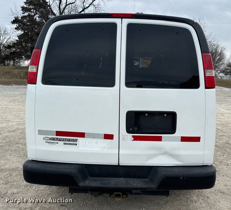 image for item EN0900 2015 Chevrolet Express 3500 van