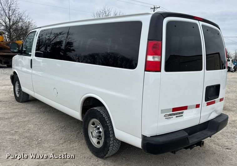 image for item EN0900 2015 Chevrolet Express 3500 van