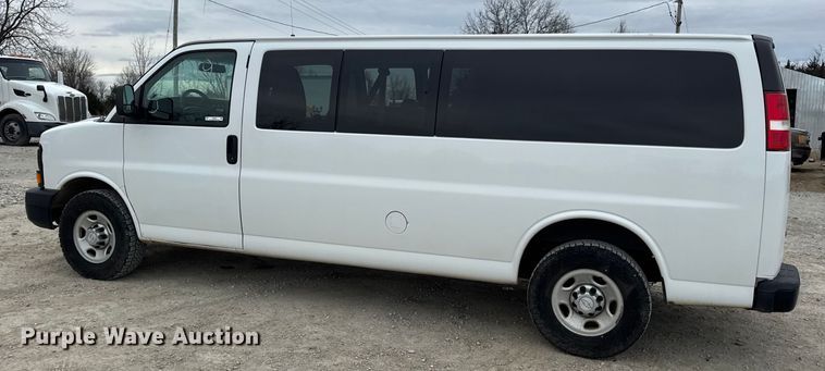 image for item EN0900 2015 Chevrolet Express 3500 van