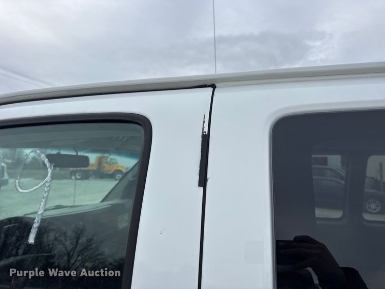 image for item EN0900 2015 Chevrolet Express 3500 van