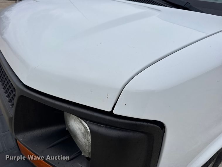 image for item EN0900 2015 Chevrolet Express 3500 van