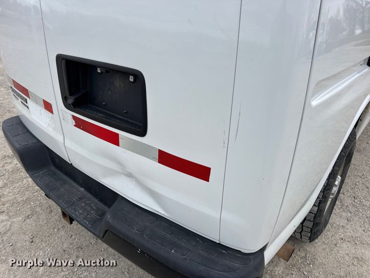 image for item EN0900 2015 Chevrolet Express 3500 van