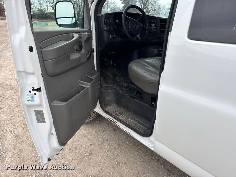 image for item EN0900 2015 Chevrolet Express 3500 van