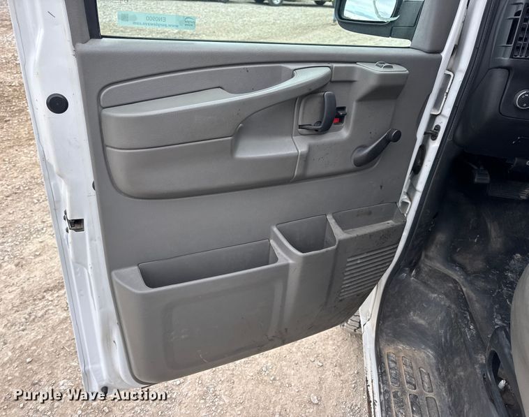 image for item EN0900 2015 Chevrolet Express 3500 van