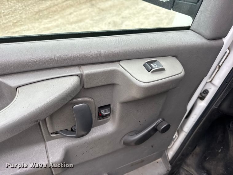 image for item EN0900 2015 Chevrolet Express 3500 van